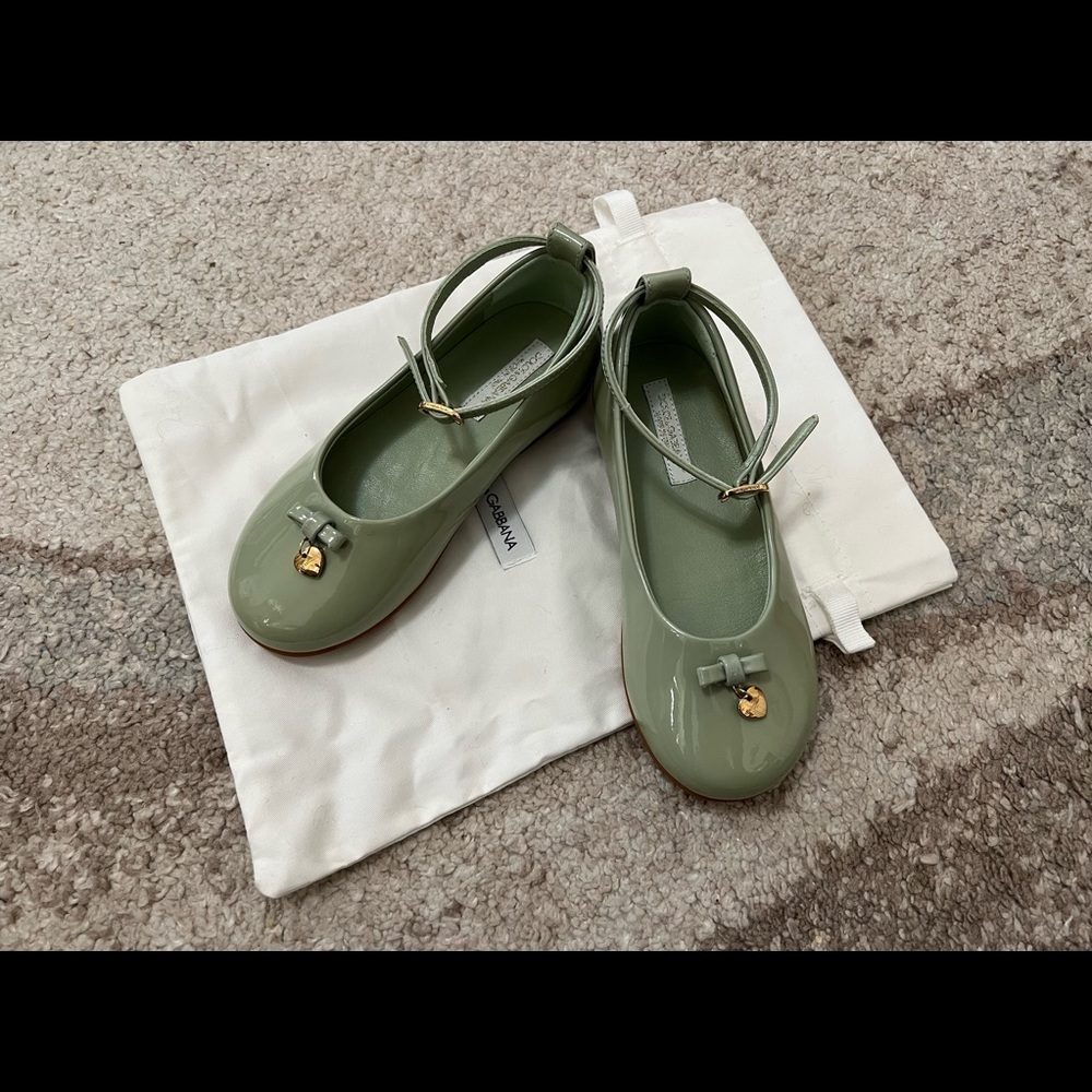 Dolce & Gabbana Girls Flat Shoes with Strap, Size 26